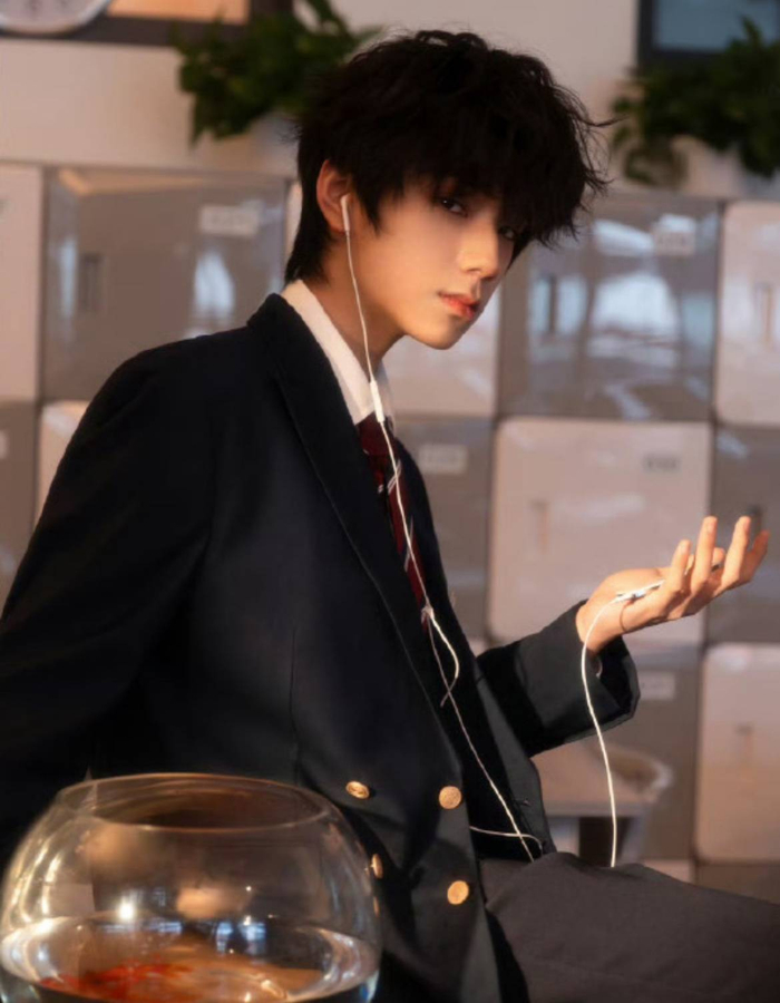 相信在未来的日子里，他会继续在舞台上发光发热，带来更多精彩的表现。[免责声明]文章的时间、过程、图片均来自于网络，文章旨在传播正能量，均无低俗等不良引导，请观众理性看待本事件，切勿留下主观臆断的恶意评论，互联网不是法外之地。本文如若真实性存在争议、事件版权或图片侵权问题，请及时联系作者，我们将予以删除。