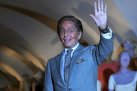 知名时尚设计师瓦伦蒂诺去世，享年93岁，曾创办华伦天奴，意大利总统和总理悼念：意大利失去了一位传奇人物