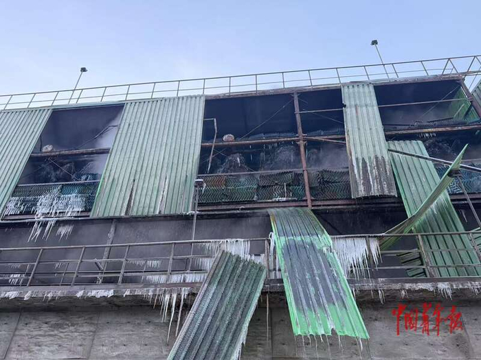 多图直击包钢板材厂爆炸事故后的24小时|中青报·中青网|石佳|事故现场|医院|内蒙古包钢医院_新浪新闻
