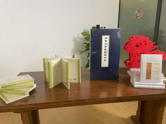 《清华大学藏战国竹简（拾伍）》暨校释、英译系列成果展示。新京报记者 冯琪 摄