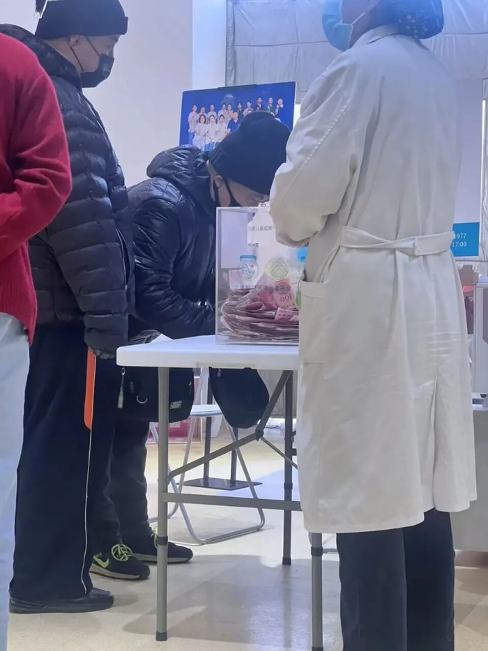 捐助现场。图源：潇湘晨报