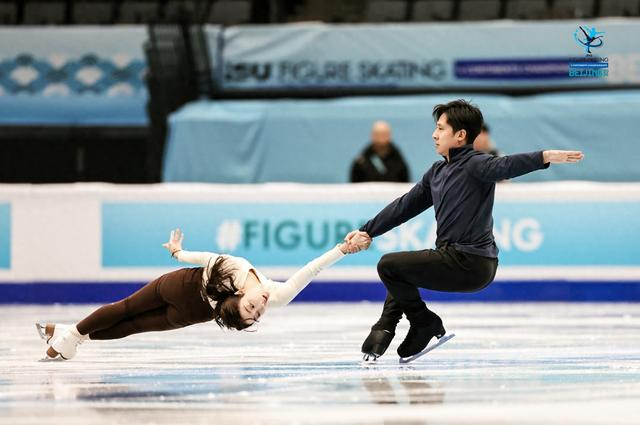 隋文静/韩聪21日进行赛前训练。组委会供图