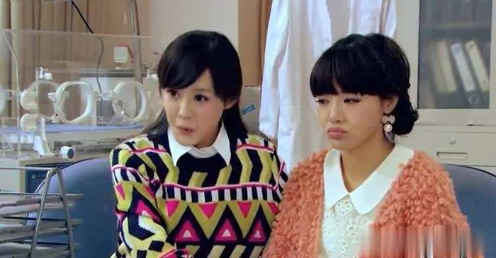  1月7号，她在社交媒体上用一句简短的话回应了这一切：没情况，就是圆润了些……我也挂念你们。这番回应清晰、明了，毫不犹豫地否认了怀孕的传闻。同时，最后一句我也挂念你们，更是让一直关注她的粉丝感受到了一份温暖和关怀。 这一回应，不仅让人感受到了李金铭对于外界误解的无奈，也展现了她对粉丝始终如一的情感。她没有选择沉默，而是用轻松幽默的方式解开了这些无端的猜测，同时也让大家看到她依然保持着与粉丝们的亲密互动。