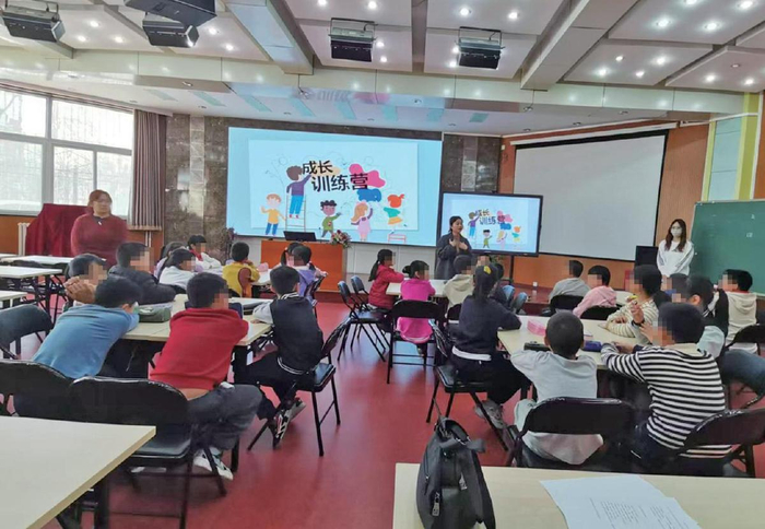 有关学校专门与高校合作，开展项目研究帮助相关儿童。 受访者供图