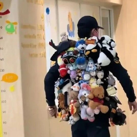 又看见了他！上一秒娃“哇哇大哭”，下一秒娃“哈哈大笑”