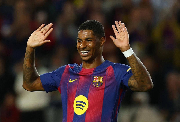 在射手榜上，姆巴佩依旧高居榜首，共有13粒进球，阿尔瓦雷斯以7球排名第二，艾永以6球紧随其后。当天打入一球的托雷斯追上了维尼修斯和穆里奇，三人各自攻入5球并列第四。莱万多夫斯基、安东尼、马拉约尔和A席尔瓦等人各自攻入4球，挤进前十的行列。