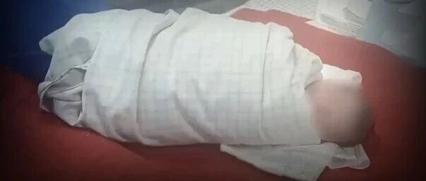 女子腹痛送医才知怀孕，23分钟后诞下男婴