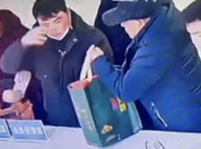 “这张照片……能给我吗？”