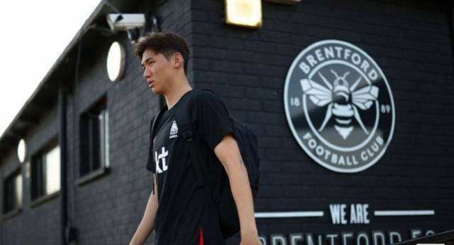 在三支对手中，中国U23最有可能击败的是阿联酋U23。与中国相似，阿联酋队主要由本土球员组成。在前次西亚U23锦标赛中，阿联酋U23遭遇三连败，排名垫底。在亚洲杯前的最后一场热身赛中，他们0-1不敌印尼U23，在整个2024年更是连续六场失利。尽管比赛并非唯一衡量标准，但连败可能令这支球队信心丧失。国足最务实的目标应该是战胜阿联酋，争取获得小组第三就算成功。