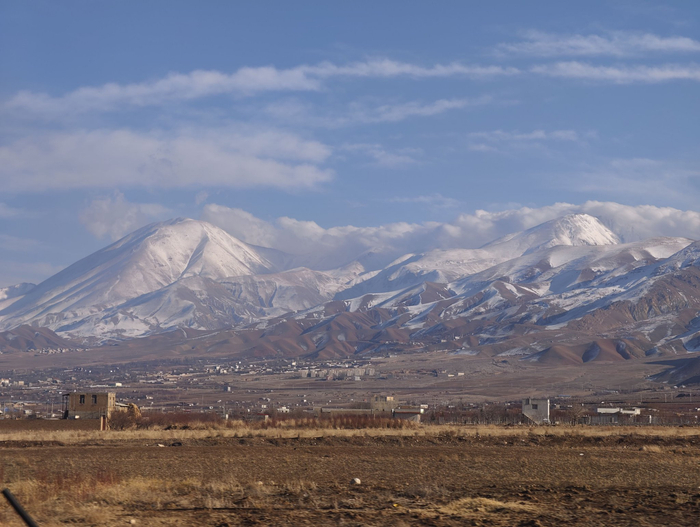 1月11日，大不里士附近的雪山。受访者供图