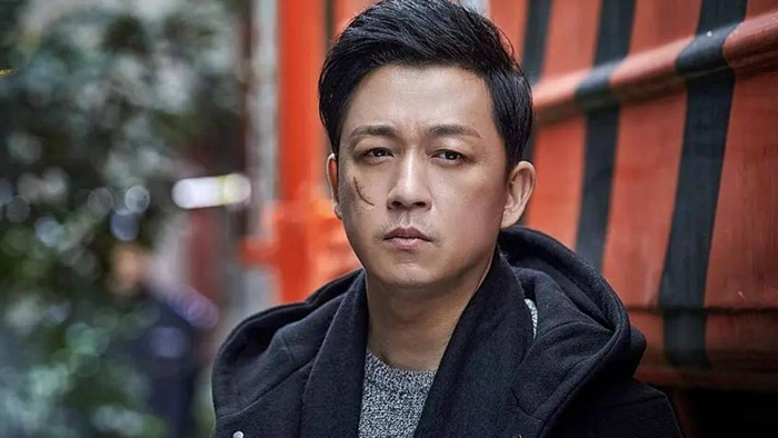 王俊凯虽然已经是一位出道十年的娱乐圈前辈了，但作为演员来说，他却依旧稍显稚美，尤其是和张译、潘粤明这样的老戏骨对戏时，会变得更加明显。不过这对于王俊凯来说，也是一次难得的历练，相信有这两位实力派打磨、指导，王俊凯一定能成为一位真正的优秀演员。