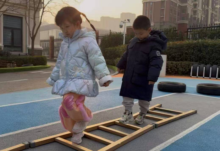 木梯解锁新花样，户外锻炼活力强