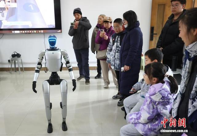 机器人展示引关注