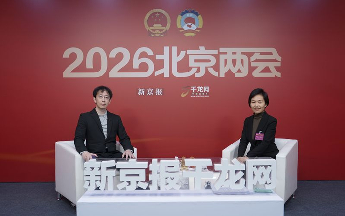 1月24日，北京市文物局党组书记、局长张立新（右）走进新京报千龙网访谈间接受专访。新京报记者 陶冉 摄