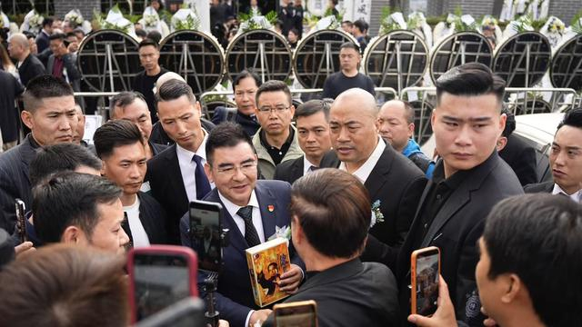 陈光标来到悼念活动现场 孔东亮摄