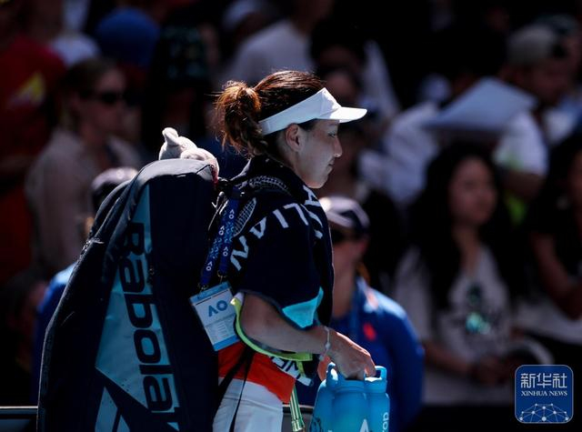 王欣瑜在赛后离场。新华社记者 马平 摄