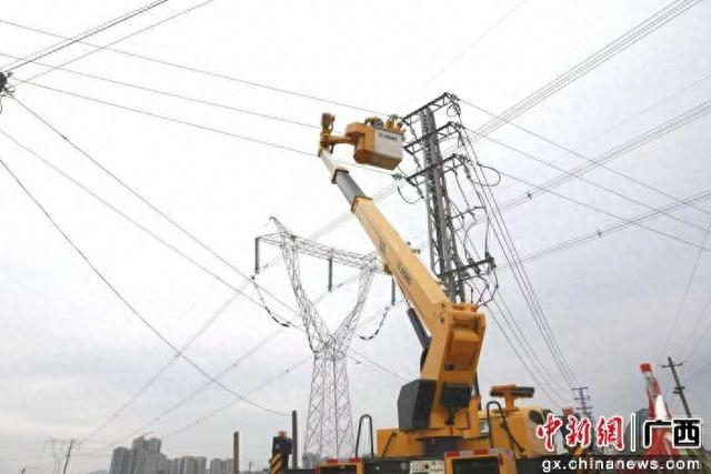图为施工现场。兰德波 摄