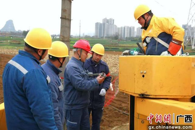 图为施工现场。兰德波 摄