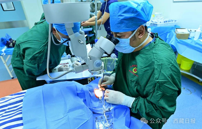 图为西藏红十字会持续推进白内障免费手术。记者 洛桑 摄