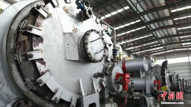 间歇式热解炉。永兴县委宣传部供图