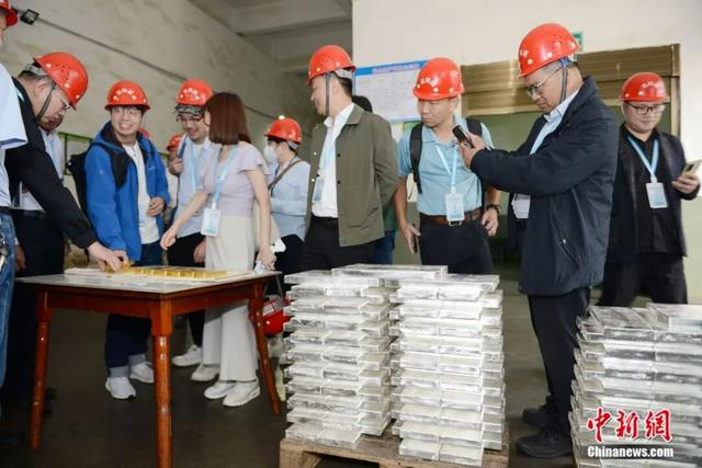2024年3月，港澳台和海外华文媒体一行参观永兴稀贵金属精深加工企业。记者 杨华峰 摄