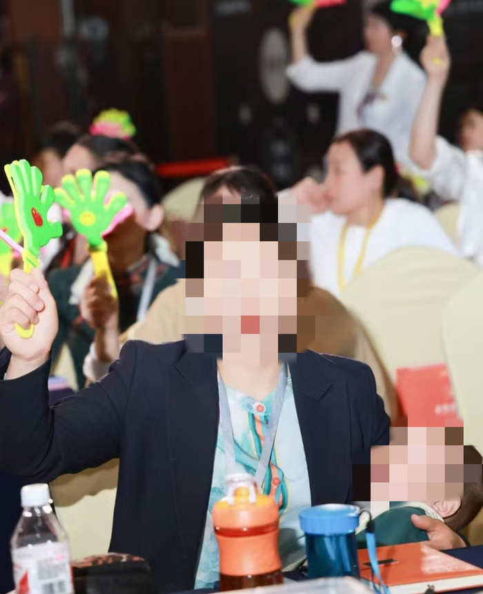 在“聚泰荷”举办的各类会议上，常有女性带着孩子一同前往参加。 图/受访者提供