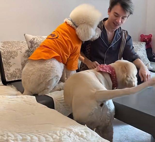 李雷雷与母亲李勤勤一样都是善良且有爱心的人。