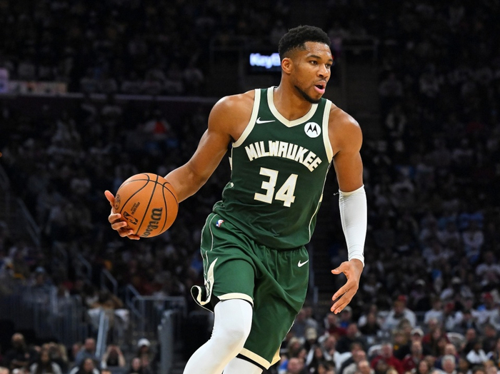 队记：勇士已与雄鹿取得联系，明确表达了对字母哥的强烈兴趣