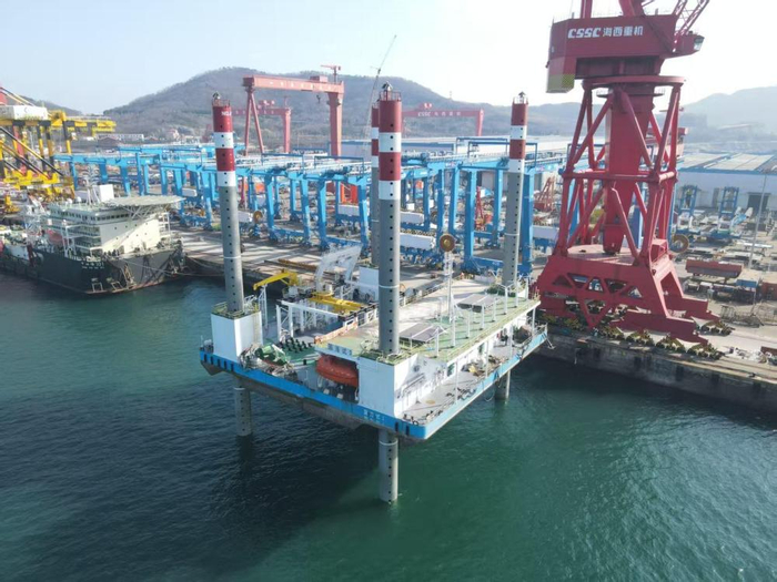 武汉造的一座自升式海上试验平台“国海试3”。 通讯员张洪军 摄
