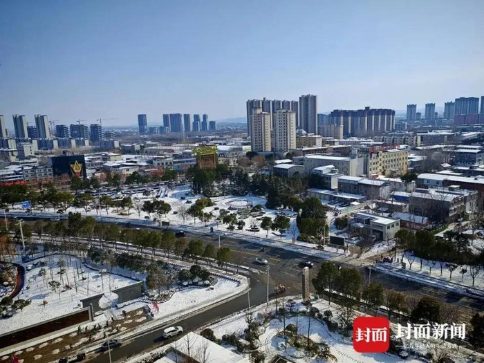 大雪覆盖下的泌阳城，安静祥和  摄影李兴罡