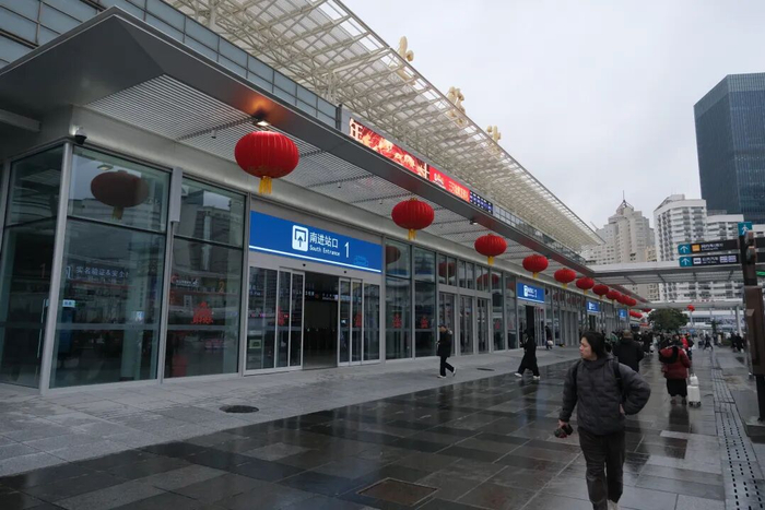 【提示】春运将至,上海站南进站口完成升级焕新并正式启用|旅客|铁路上海站|上海松江站|上海西站|综合服务_新浪新闻