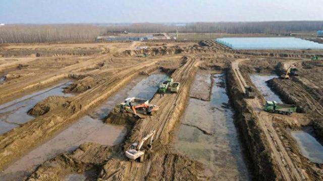 山东省聊城市位山灌区西沉沙池6号池清淤工程施工现场。山东省水利厅供图