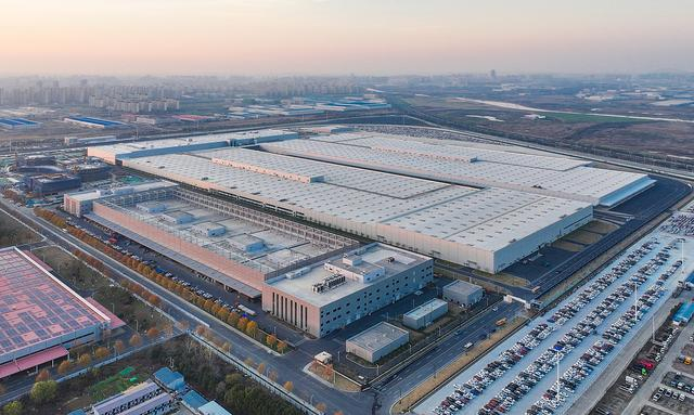 2024年12月17日，合肥，江汽集团与华为携手打造的尊界超级工厂落成。 视觉中国 资料图