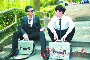 孙红雷（左）和张艺兴