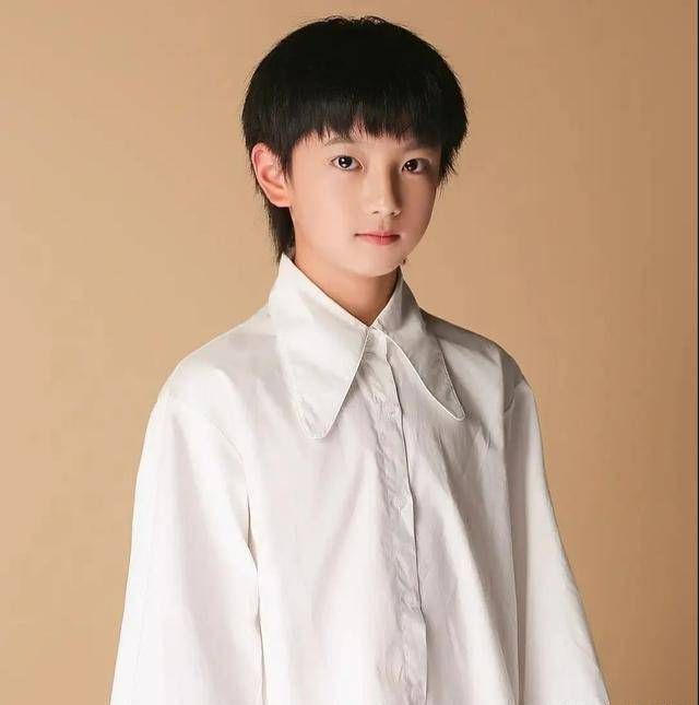 穆祉丞的才艺特长是吉他和架子鼓，而且他唱歌也很好听，在竞争激烈的三代练习生里，要想成团出道拼的就是实力和人气。穆祉丞完全具备了这两个条件了，他的实力不俗，而且人气颇高，粉丝们喜欢看着穆祉丞一点点的成长变化，由一个小男孩逐渐成长为帅气的少年，这也是时代峰峻偶像生的特点，主打养成系，就是让粉丝们看着这些可爱的孩子们慢慢成长！