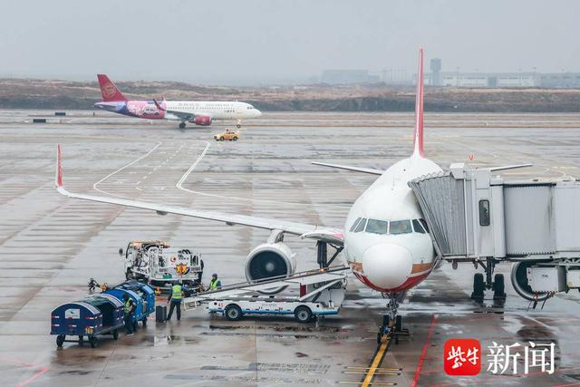 机场 曹卢杰 摄