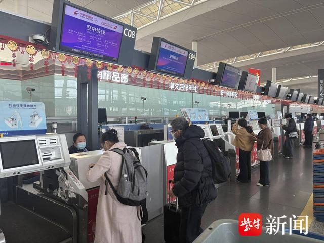 机场 曹卢杰 摄