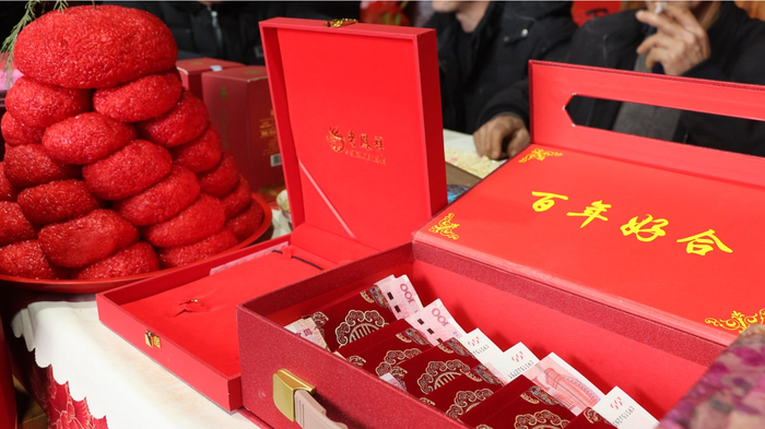 婚礼现场退还99999元彩礼！女子父亲：没能力去帮助，但至少不能给压力