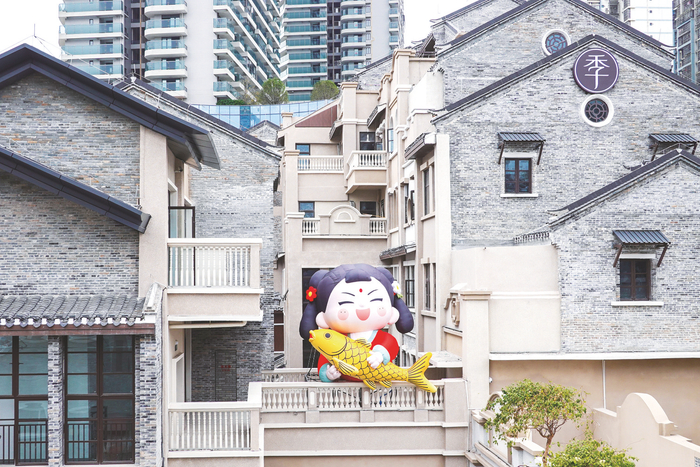     水街以“潮韵邕州”为定位，聚焦潮流文化与休闲体验。图为水街片区古建筑与潮流文化交融。    本报记者叶子榕 摄