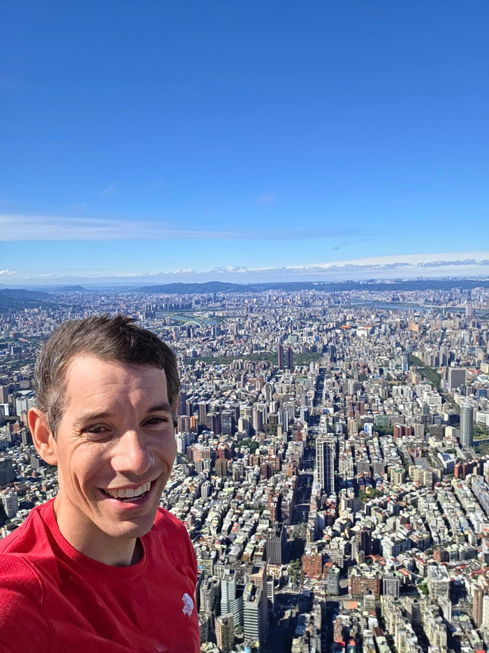 亚历克斯自拍 图源：其facebook