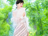 66岁“冻龄女神”赵雅芝现状曝光：和惠英红同框，皮肤美白不显老