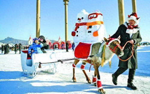 畅玩呼和浩特市新城区敕勒川冰雪乐园。记者 孟和朝鲁 摄