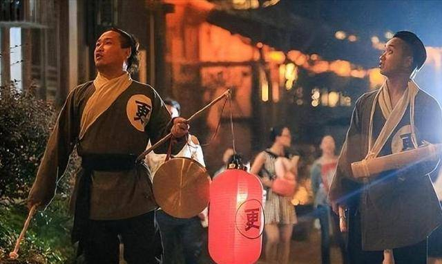 古代深夜为啥要打更,安静地睡觉不好吗?古人的智慧令人折服|九流|职业|计时|尼姑|举子_新浪新闻