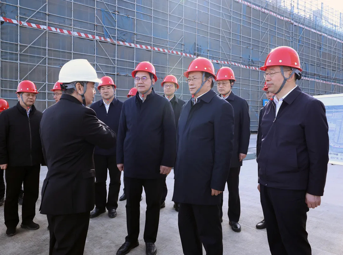 湖北省委书记王忠林来到长江存储三期项目建设现场