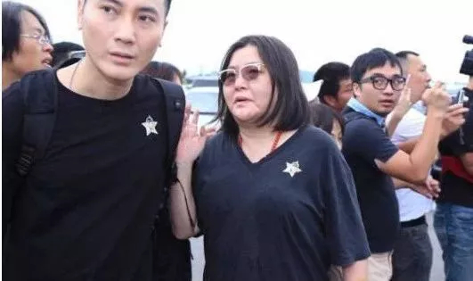  △神似珊瑚项链