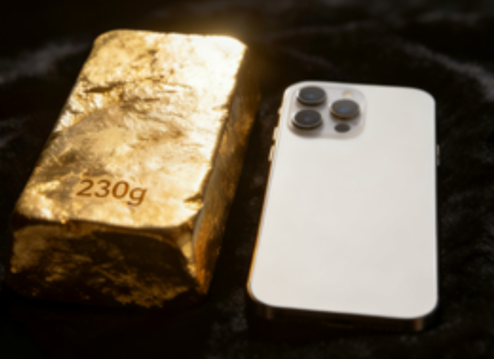 金条与iPhone 15 Pro Max手机对比示意图 &nbsp; 图/本报记者用AI生成