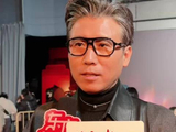 李乃文微博之夜祝福光脚往上走