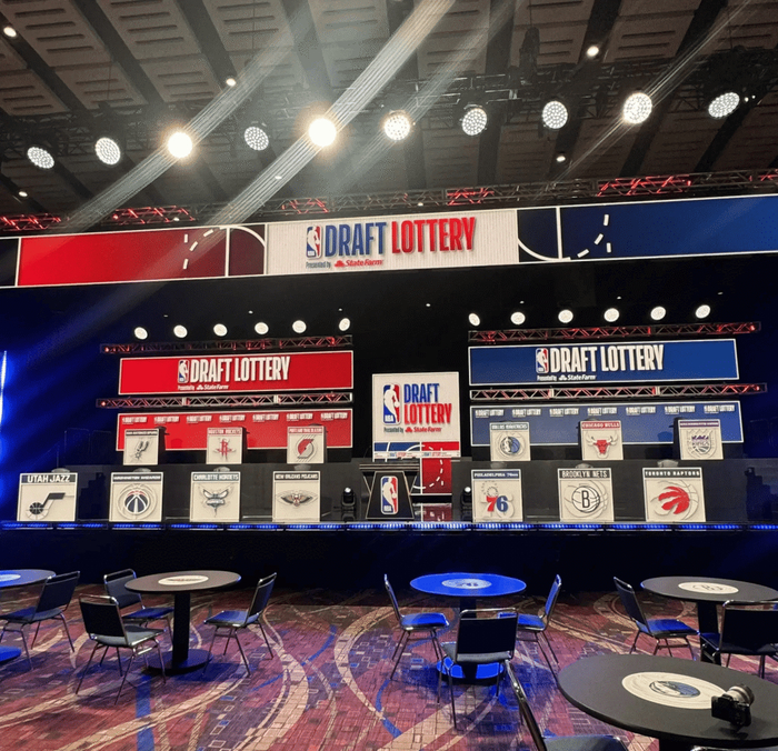 独行侠获得的两个首轮签，分别为26雷霆签与30勇士受保护签