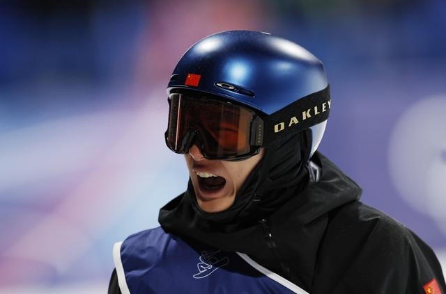 ↑苏翊鸣完成第三轮动作落地后呐喊。新华社记者 王鹏摄