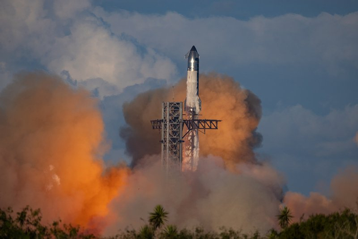 2025��10��13�գ������ÿ���˹�ݣ�SpaceX��һ���������ػ�����ǽ����������գ�ʵʩ��11���Էɡ� IC Photo